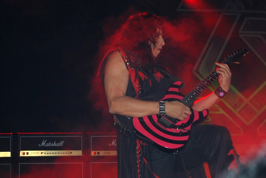 3 Twisted Sister 02.jpg